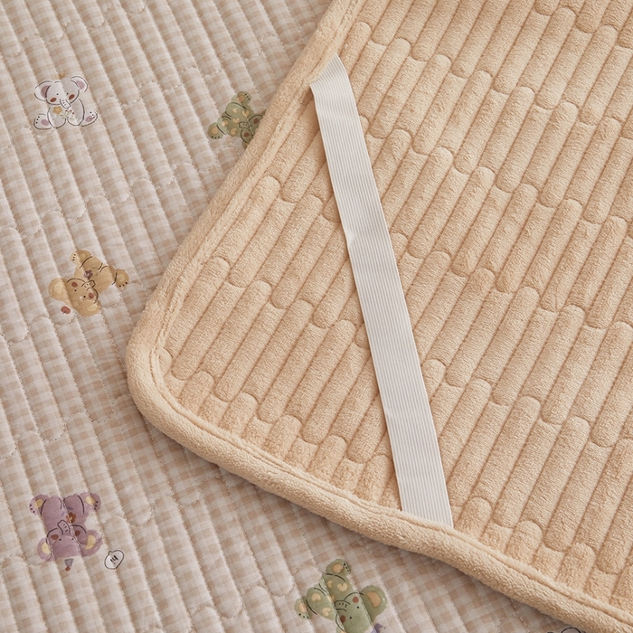 91家纺网 家纺一手货源 找家纺 金艾草 2025新款A版全棉印花B版加厚牛奶绒单件棉加绒床盖三件套榻榻米垫 咖色-字母