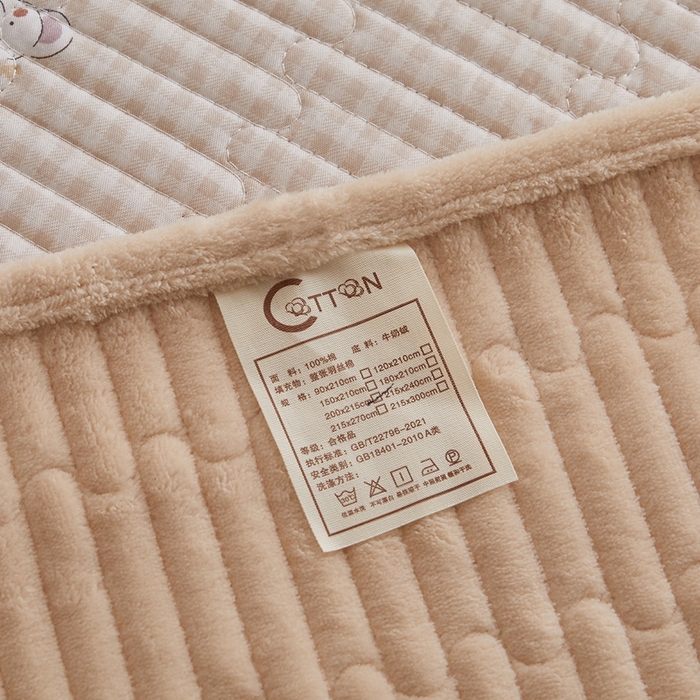 91家纺网 家纺一手货源 找家纺 金艾草 2025新款A版全棉印花B版加厚牛奶绒单件棉加绒床盖三件套榻榻米垫 咖色-字母