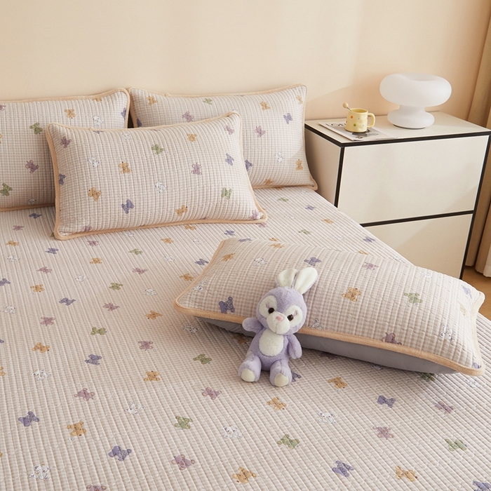 91家纺网 家纺一手货源 找家纺 金艾草 2025新款A版全棉印花B版加厚牛奶绒单件棉加绒床盖三件套榻榻米垫 咖色-字母