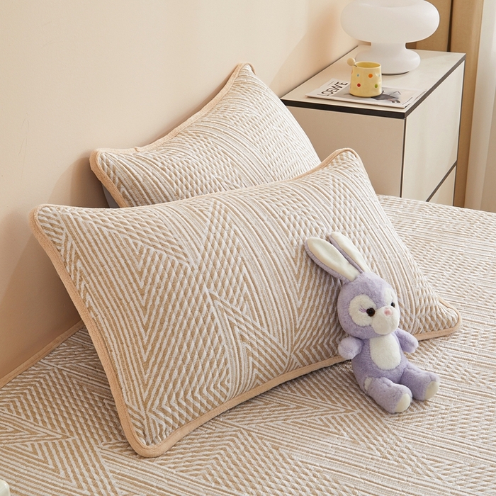 91家纺网 家纺一手货源 找家纺 金艾草 2025新款A版全棉印花B版加厚牛奶绒单件棉加绒床盖三件套榻榻米垫 卢卡斯