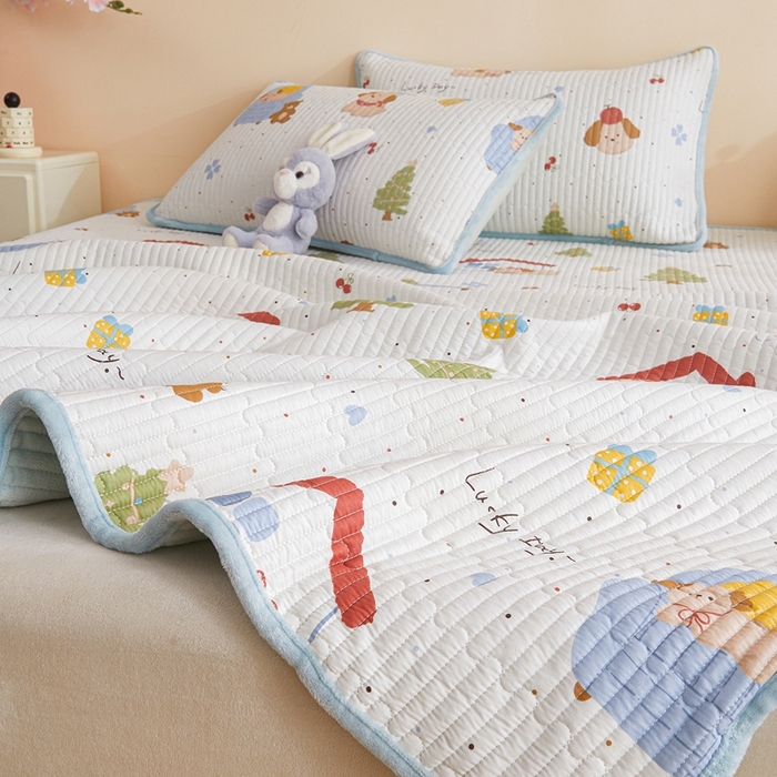 91家纺网 家纺一手货源 找家纺 金艾草 2025新款A版全棉印花B版加厚牛奶绒单件棉加绒床盖三件套榻榻米垫 浪漫小屋