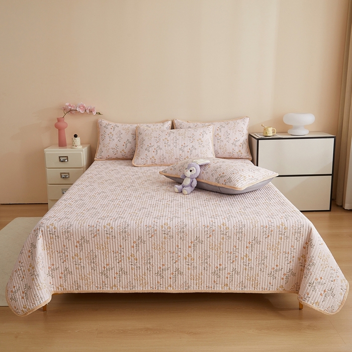 91家纺网 家纺一手货源 找家纺 金艾草 2025新款A版全棉印花B版加厚牛奶绒单件棉加绒床盖三件套榻榻米垫 醉梦希花