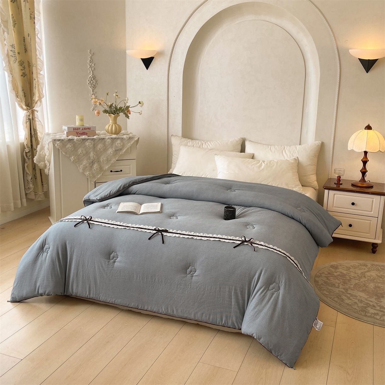 91家纺网 家纺一手货源 找家纺 梵蒂莎 2025新款花边蝴蝶结棉花被（场景2）暖衾蝶影秋冬被四季被子被芯 暖衾蝶影-雅致灰