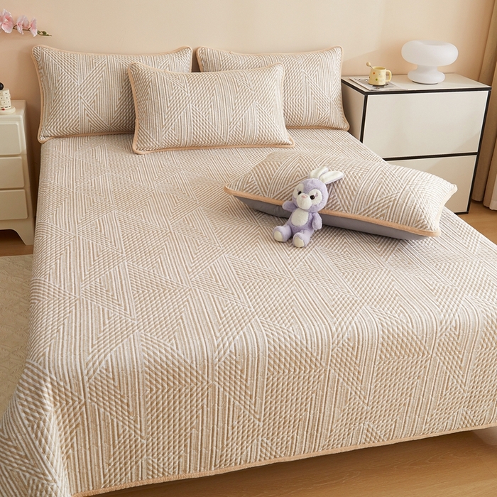 91家纺网 家纺一手货源 找家纺 金艾草 2025新款A版全棉印花B版加厚牛奶绒单件棉加绒床盖三件套榻榻米垫 卢卡斯