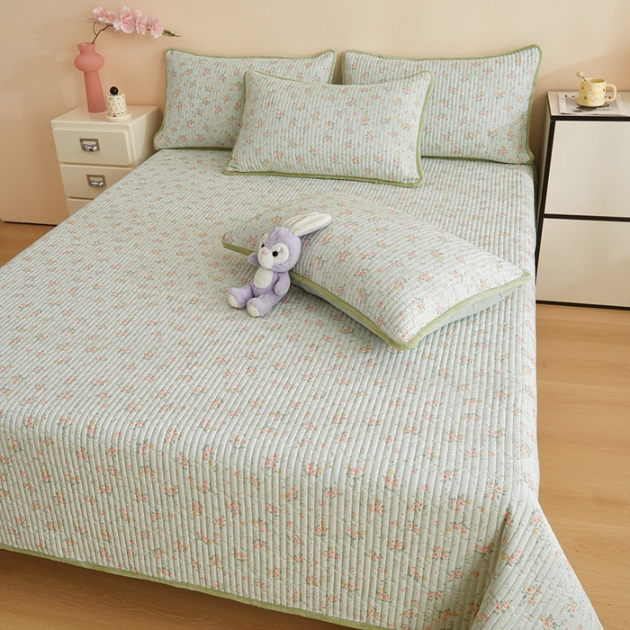 91家纺网 家纺一手货源 找家纺 金艾草 2025新款A版全棉印花B版加厚牛奶绒单件棉加绒床盖三件套榻榻米垫 南语花-绿色