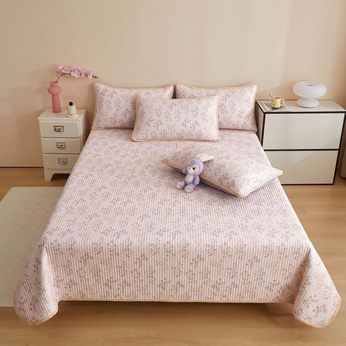 91家纺网 家纺一手货源 找家纺 金艾草 2025新款A版全棉印花B版加厚牛奶绒单件棉加绒床盖三件套榻榻米垫 醉梦希花