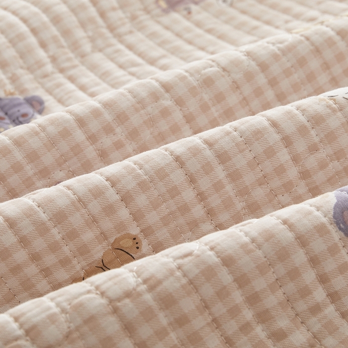 91家纺网 家纺一手货源 找家纺 金艾草 2025新款A版全棉印花B版加厚牛奶绒单件棉加绒床盖三件套榻榻米垫 咖色-字母