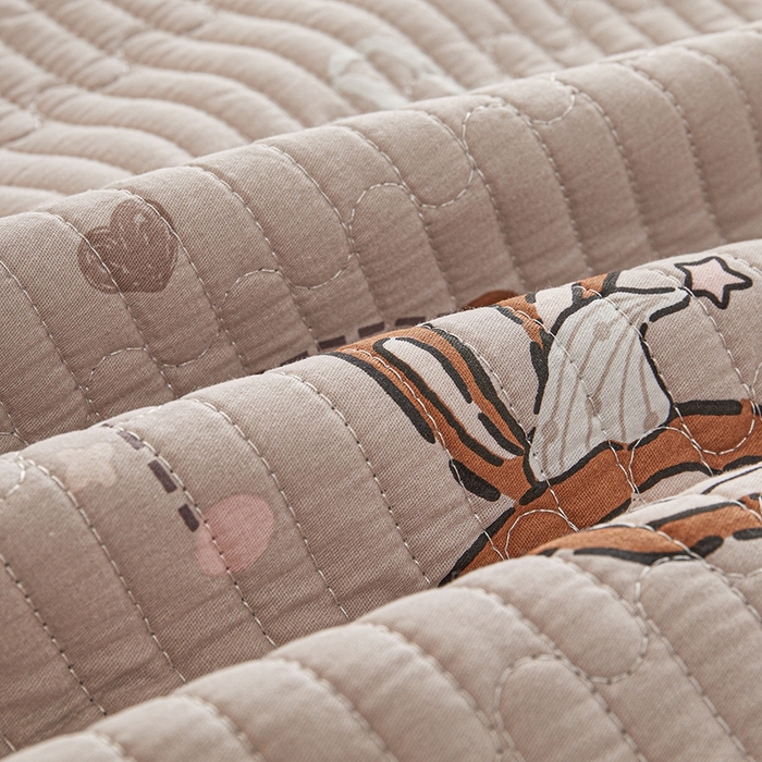 91家纺网 家纺一手货源 找家纺 金艾草 2025新款A版全棉印花B版加厚牛奶绒单件棉加绒床盖三件套榻榻米垫 拉布布-灰