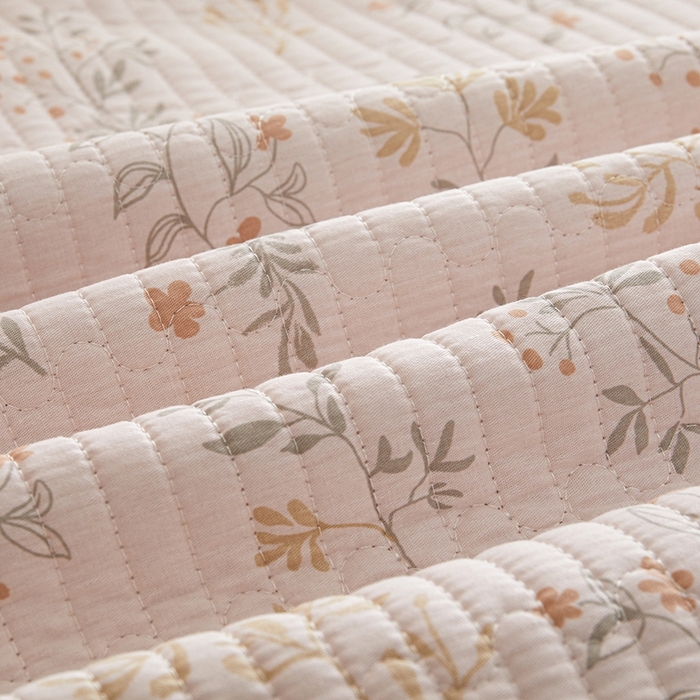 91家纺网 家纺一手货源 找家纺 金艾草 2025新款A版全棉印花B版加厚牛奶绒单件棉加绒床盖三件套榻榻米垫 醉梦希花