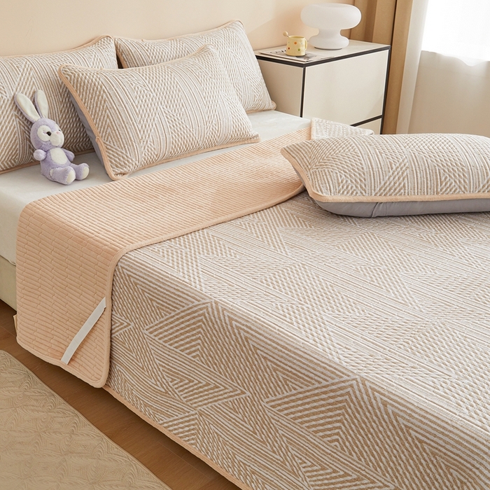 91家纺网 家纺一手货源 找家纺 金艾草 2025新款A版全棉印花B版加厚牛奶绒单件棉加绒床盖三件套榻榻米垫 卢卡斯