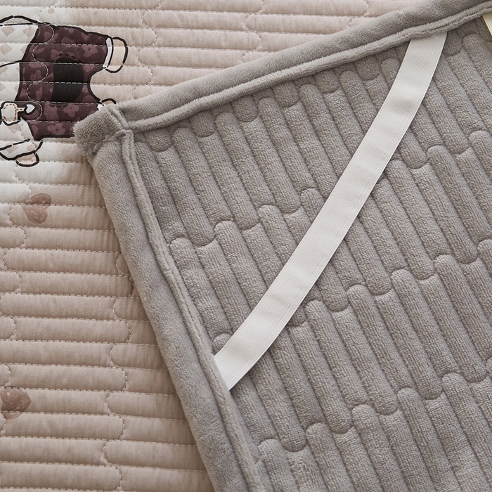 91家纺网 家纺一手货源 找家纺 金艾草 2025新款A版全棉印花B版加厚牛奶绒单件棉加绒床盖三件套榻榻米垫 拉布布-灰