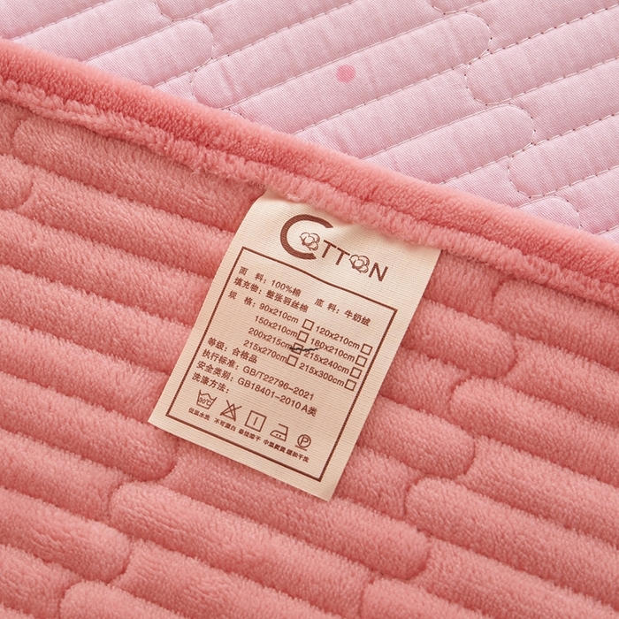 91家纺网 家纺一手货源 找家纺 金艾草 2025新款A版全棉印花B版加厚牛奶绒单件棉加绒床盖三件套榻榻米垫 拉布布-粉色