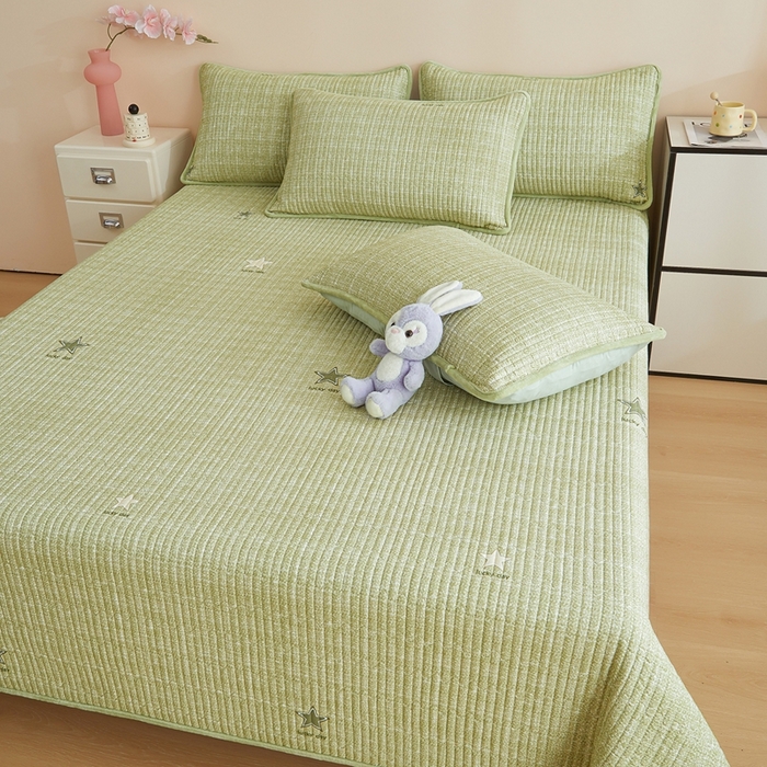 91家纺网 家纺一手货源 找家纺 金艾草 2025新款A版全棉印花B版加厚牛奶绒单件棉加绒床盖三件套榻榻米垫 五角星-绿色