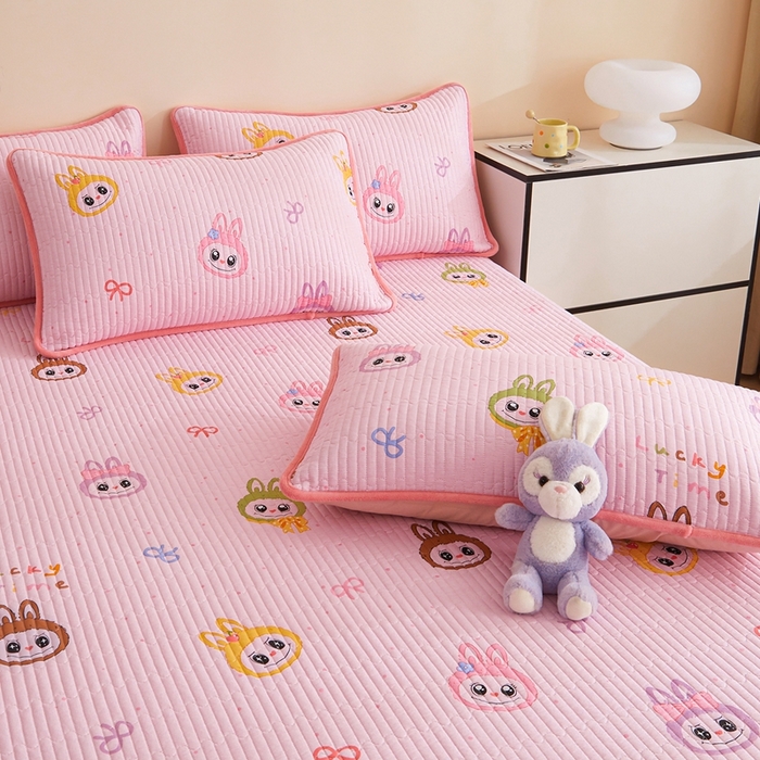 91家纺网 家纺一手货源 找家纺 金艾草 2025新款A版全棉印花B版加厚牛奶绒单件棉加绒床盖三件套榻榻米垫 拉布布-粉色