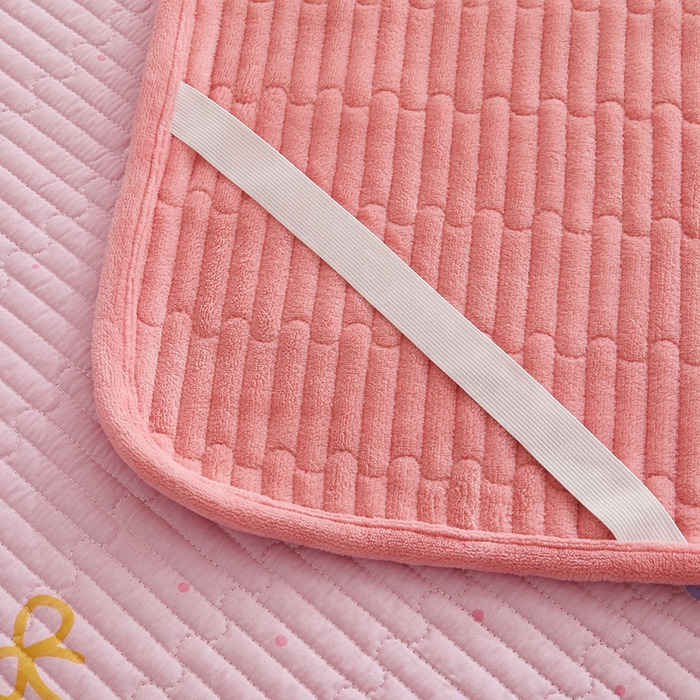 91家纺网 家纺一手货源 找家纺 金艾草 2025新款A版全棉印花B版加厚牛奶绒单件棉加绒床盖三件套榻榻米垫 拉布布-粉色