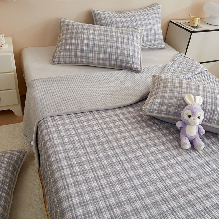 91家纺网 家纺一手货源 找家纺 金艾草 2025新款A版全棉印花B版加厚牛奶绒单件棉加绒床盖三件套榻榻米垫 时光灰-绒