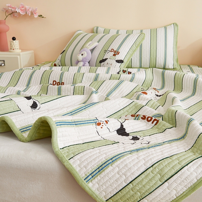 91家纺网 家纺一手货源 找家纺 金艾草 2025新款A版全棉印花B版加厚牛奶绒单件棉加绒床盖三件套榻榻米垫 萌趣狗