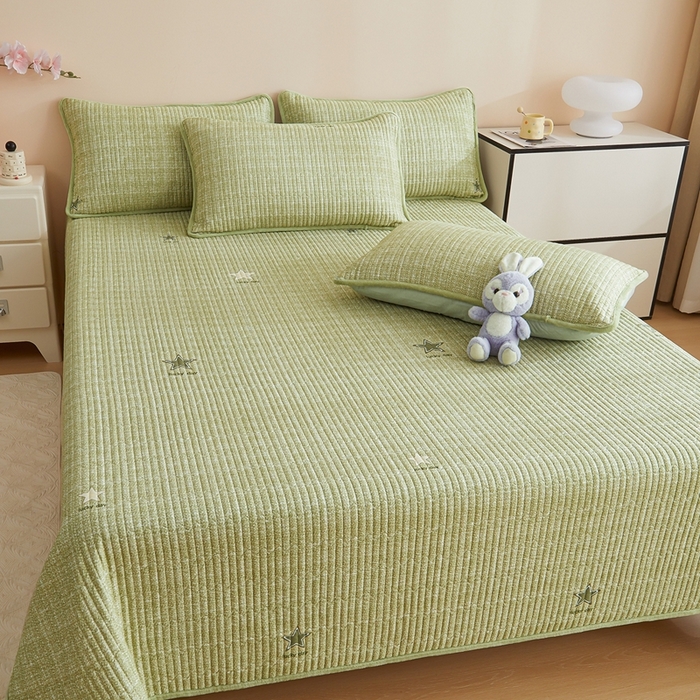 91家纺网 家纺一手货源 找家纺 金艾草 2025新款A版全棉印花B版加厚牛奶绒单件棉加绒床盖三件套榻榻米垫 五角星-绿色