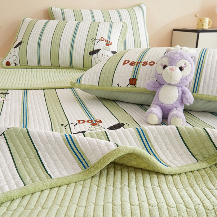 91家纺网 家纺一手货源 找家纺 金艾草 2025新款A版全棉印花B版加厚牛奶绒单件棉加绒床盖三件套榻榻米垫 萌趣狗