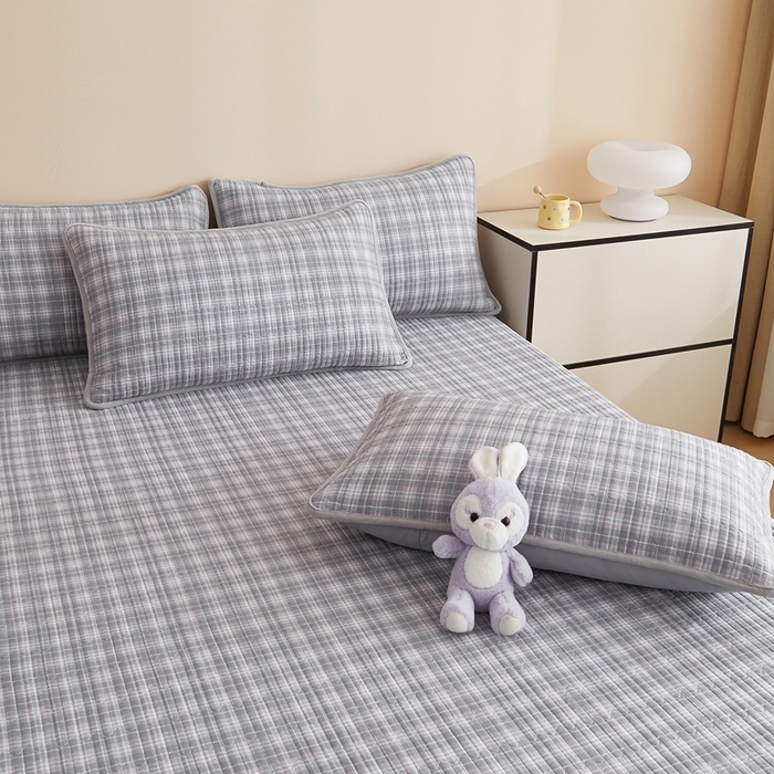 91家纺网 家纺一手货源 找家纺 金艾草 2025新款A版全棉印花B版加厚牛奶绒单件棉加绒床盖三件套榻榻米垫 时光灰-绒