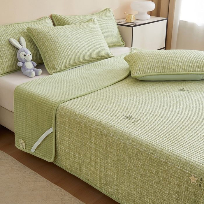 91家纺网 家纺一手货源 找家纺 金艾草 2025新款A版全棉印花B版加厚牛奶绒单件棉加绒床盖三件套榻榻米垫 五角星-绿色