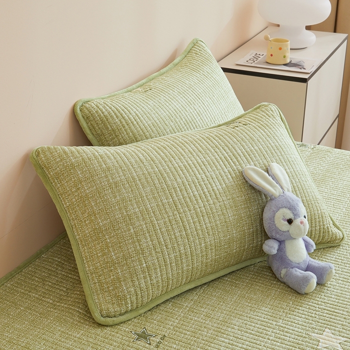 91家纺网 家纺一手货源 找家纺 金艾草 2025新款A版全棉印花B版加厚牛奶绒单件棉加绒床盖三件套榻榻米垫 五角星-绿色