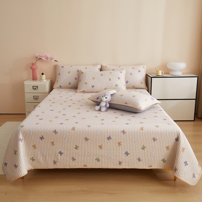 91家纺网 家纺一手货源 找家纺 金艾草 2025新款A版全棉印花B版加厚牛奶绒单件棉加绒床盖三件套榻榻米垫 咖色-字母