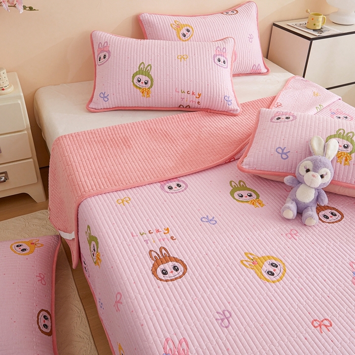 91家纺网 家纺一手货源 找家纺 金艾草 2025新款A版全棉印花B版加厚牛奶绒单件棉加绒床盖三件套榻榻米垫 拉布布-粉色