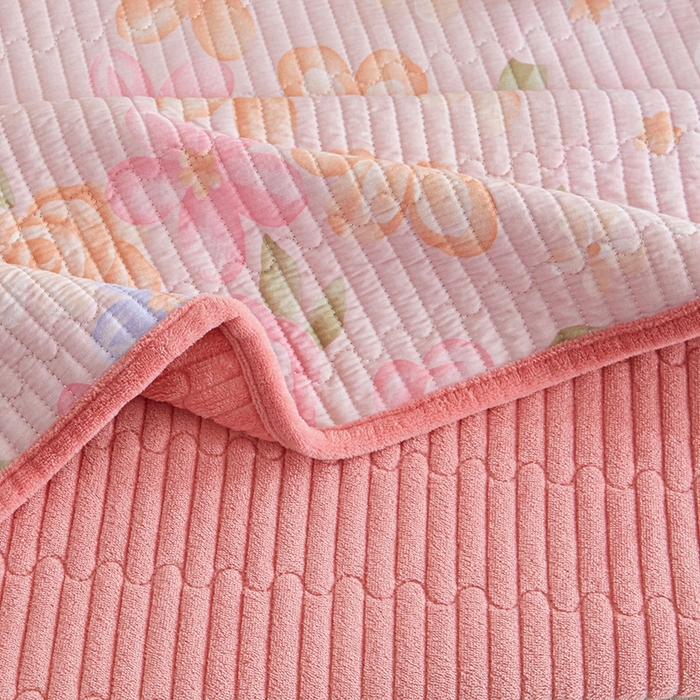 91家纺网 家纺一手货源 找家纺 金艾草 2025新款A版全棉印花B版加厚牛奶绒单件棉加绒床盖三件套榻榻米垫 兰香语-粉色