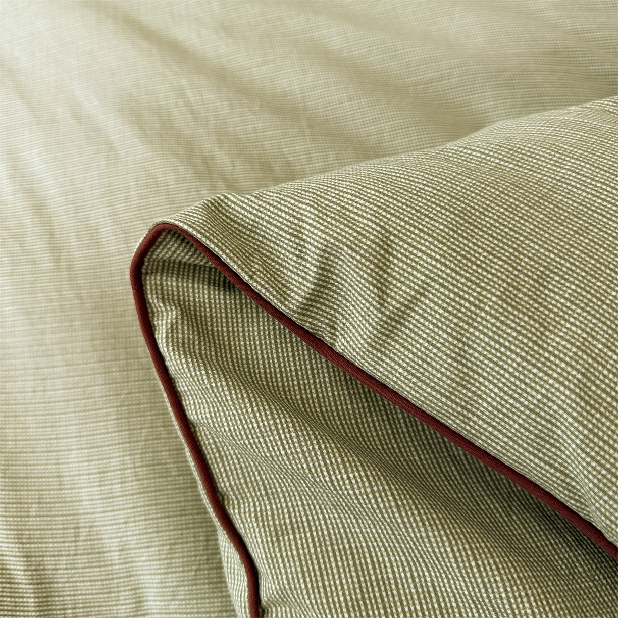 91家纺网 家纺一手货源 找家纺 梵蒂莎 2025新款花边蝴蝶结棉花被（场景1）素简蝶梦秋冬被四季被子被芯 素简蝶梦-果绿