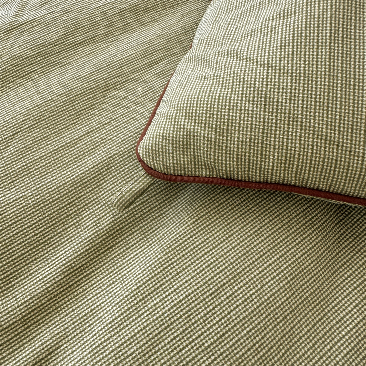 91家纺网 家纺一手货源 找家纺 梵蒂莎 2025新款花边蝴蝶结棉花被（场景1）素简蝶梦秋冬被四季被子被芯 素简蝶梦-果绿