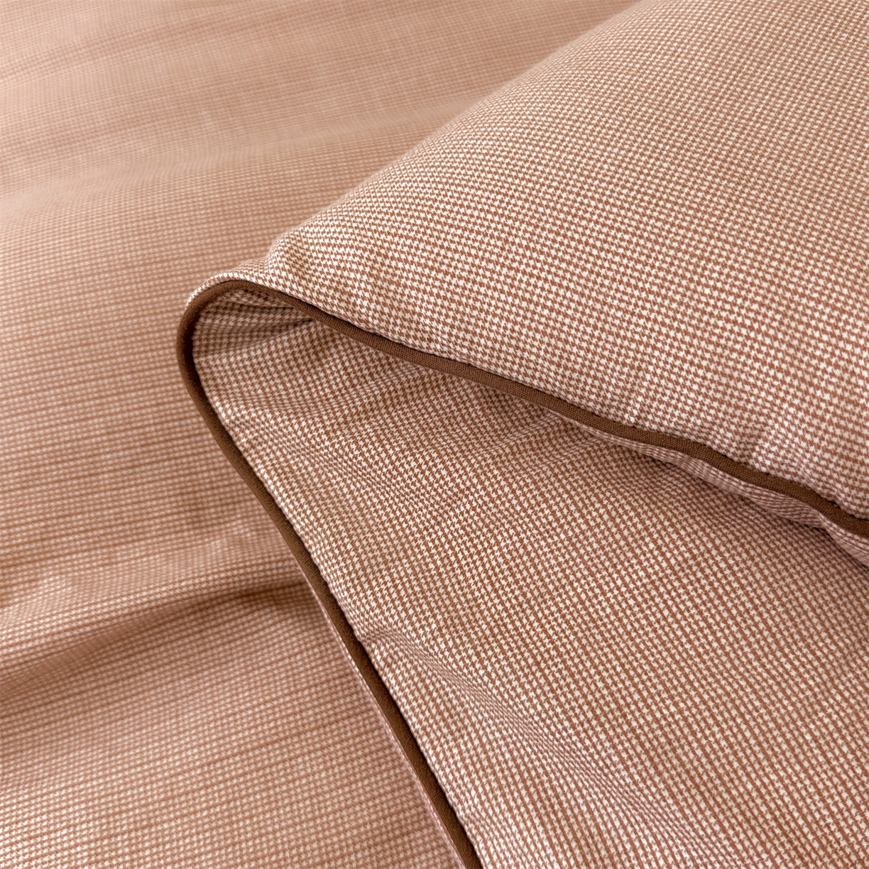 91家纺网 家纺一手货源 找家纺 （总）梵蒂莎 2025新款花边蝴蝶结棉花被（场景1）素简蝶梦秋冬被四季被子被芯