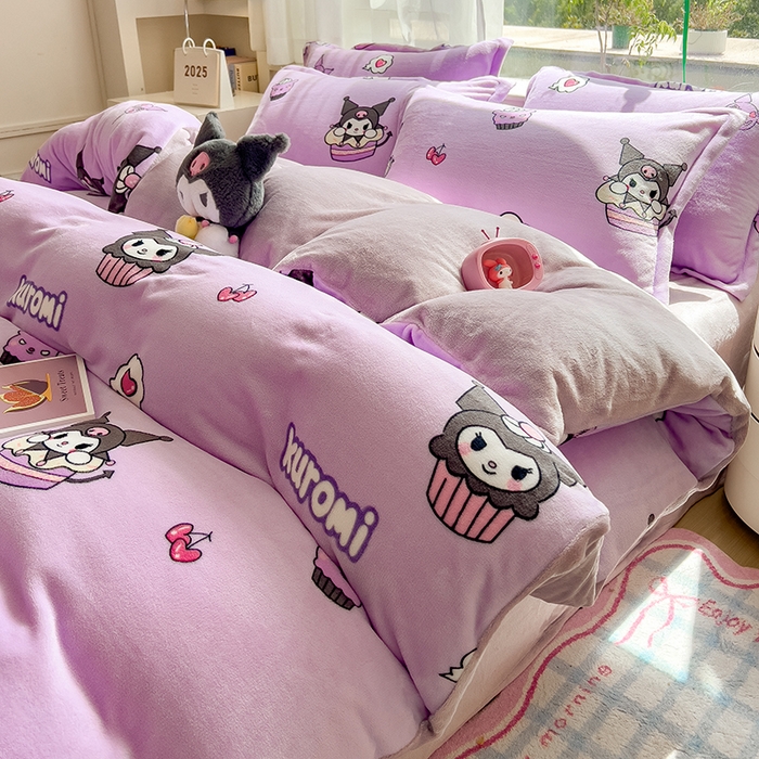 91家纺网 家纺一手货源 找家纺 云恋家纺 2025新款亲肤舒适卡通牛奶绒活性印染四件套 爱心库洛米-紫色