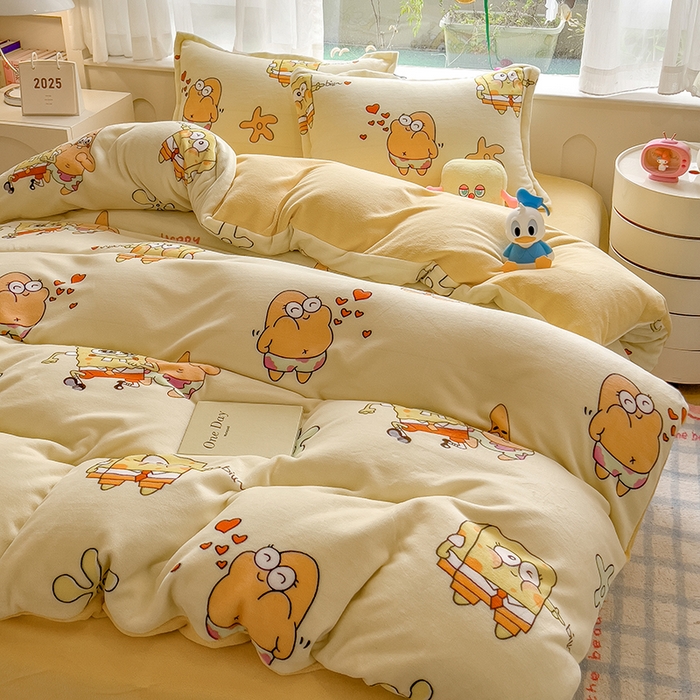 91家纺网 家纺一手货源 找家纺 云恋家纺 2025新款亲肤舒适卡通牛奶绒活性印染四件套 兄弟海绵宝宝-黄色