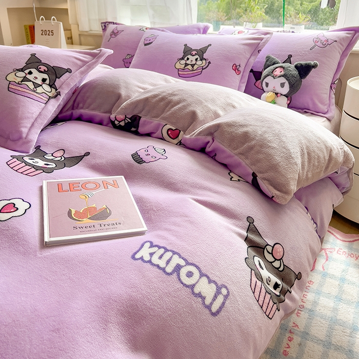 91家纺网 家纺一手货源 找家纺 云恋家纺 2025新款亲肤舒适卡通牛奶绒活性印染四件套 爱心库洛米-紫色