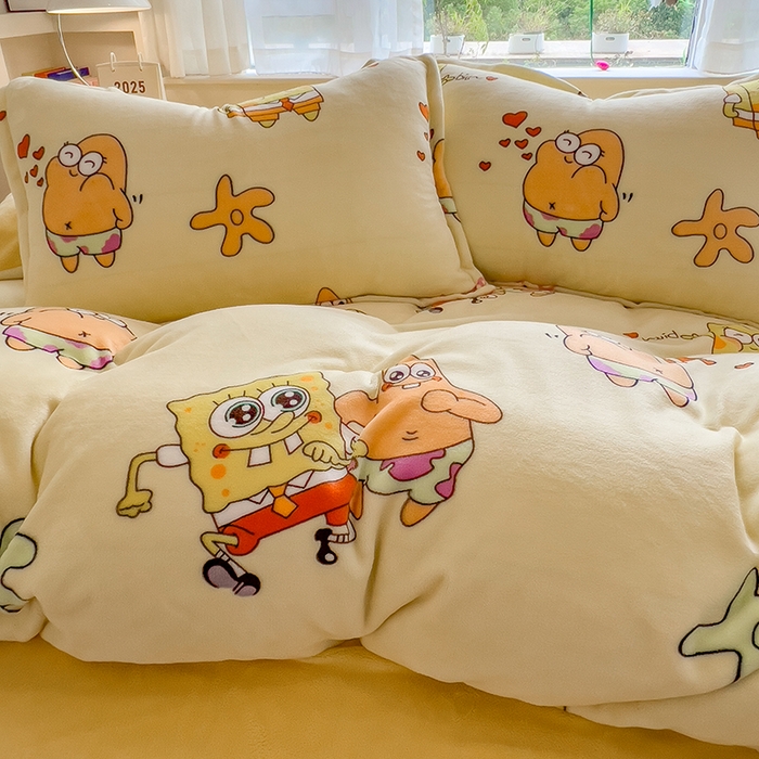91家纺网 家纺一手货源 找家纺 云恋家纺 2025新款亲肤舒适卡通牛奶绒活性印染四件套 兄弟海绵宝宝-黄色