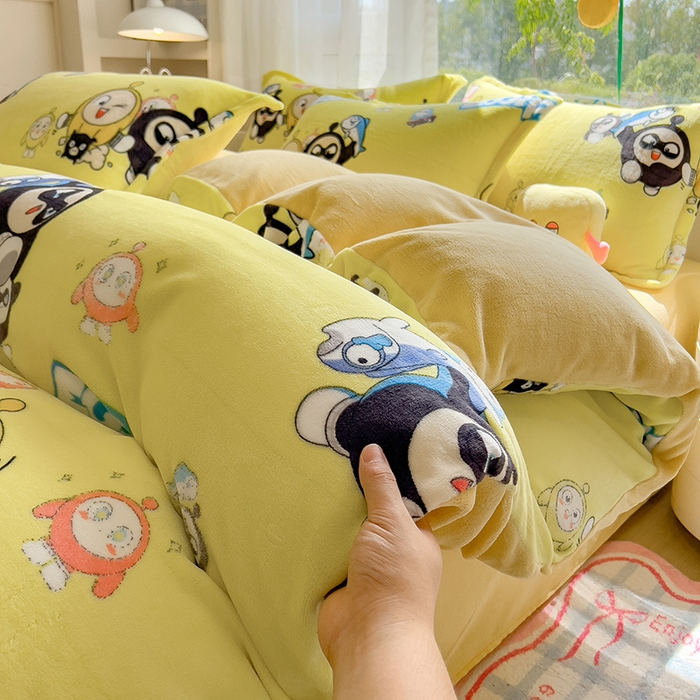 云恋家纺 2025新款亲肤舒适卡通牛奶绒活性印染四件套 蛋仔家族-黄色