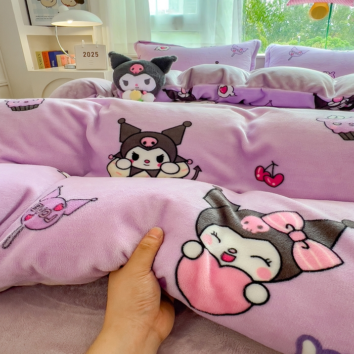 91家纺网 家纺一手货源 找家纺 云恋家纺 2025新款亲肤舒适卡通牛奶绒活性印染四件套 爱心库洛米-紫色