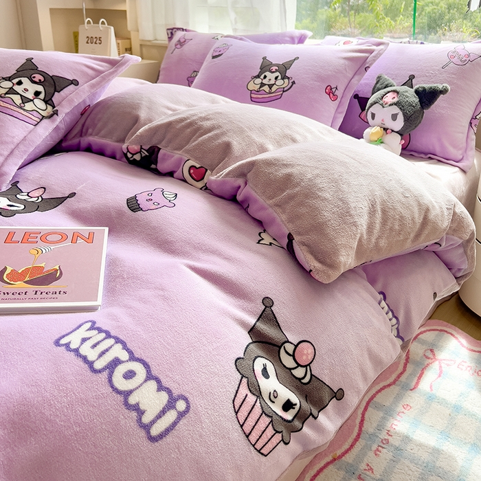 91家纺网 家纺一手货源 找家纺 云恋家纺 2025新款亲肤舒适卡通牛奶绒活性印染四件套 爱心库洛米-紫色