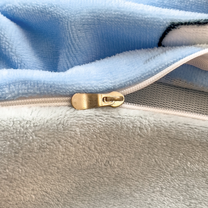 91家纺网 家纺一手货源 找家纺 云恋家纺 2025新款亲肤舒适卡通牛奶绒活性印染四件套 奥特曼降临-天蓝