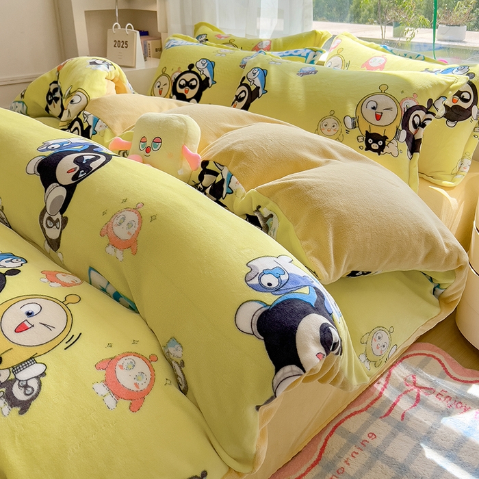 91家纺网 家纺一手货源 找家纺 云恋家纺 2025新款亲肤舒适卡通牛奶绒活性印染四件套 蛋仔家族-黄色