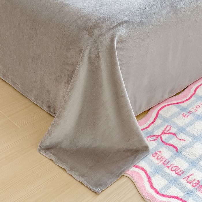 91家纺网 家纺一手货源 找家纺 云恋家纺 2025新款亲肤舒适卡通牛奶绒活性印染四件套 奥特曼-深蓝