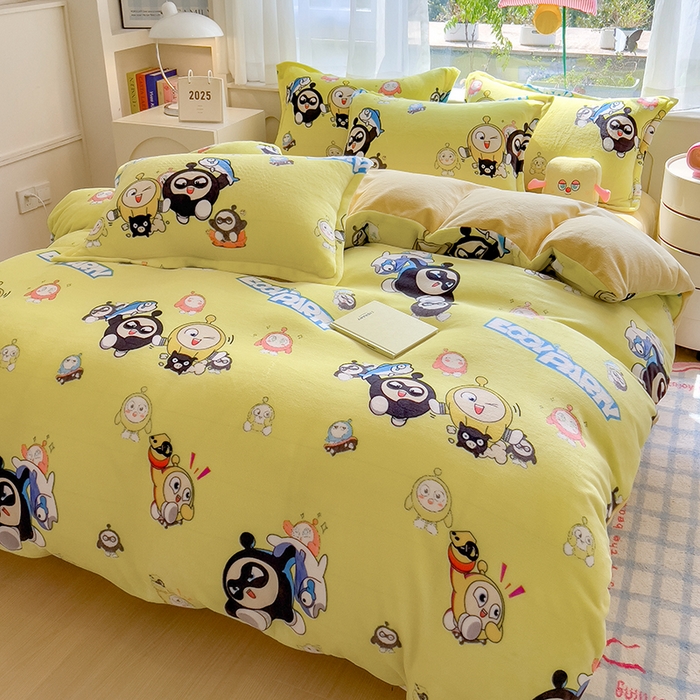 91家纺网 家纺一手货源 找家纺 云恋家纺 2025新款亲肤舒适卡通牛奶绒活性印染四件套 蛋仔家族-黄色