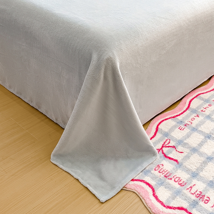 91家纺网 家纺一手货源 找家纺 云恋家纺 2025新款亲肤舒适卡通牛奶绒活性印染四件套 奥特曼降临-天蓝