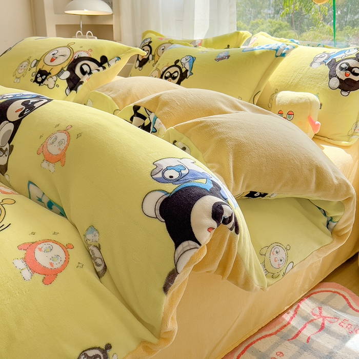 91家纺网 家纺一手货源 找家纺 云恋家纺 2025新款亲肤舒适卡通牛奶绒活性印染四件套 蛋仔家族-黄色