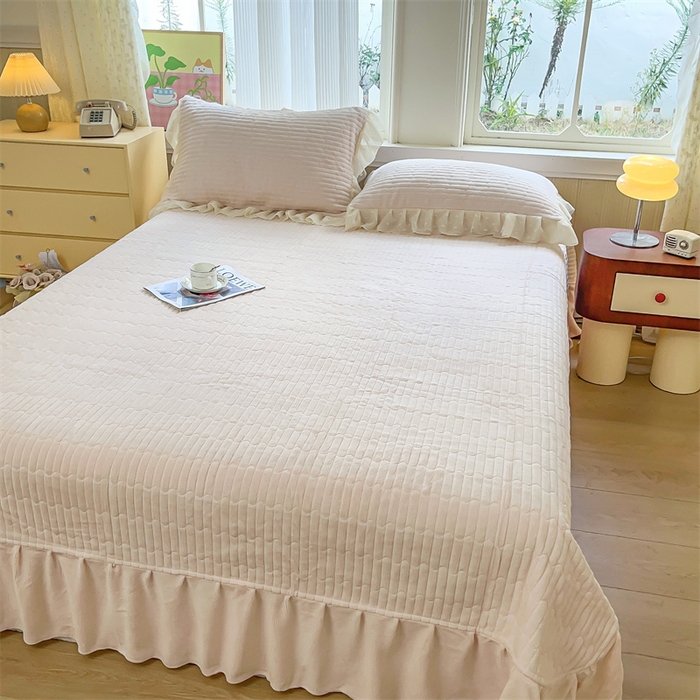 91家纺网 家纺一手货源 找家纺 木兰花 2025新款纯色雕花全消光牛奶绒 床盖款四件套-玫瑰花园系列 玫瑰花园 粉玉