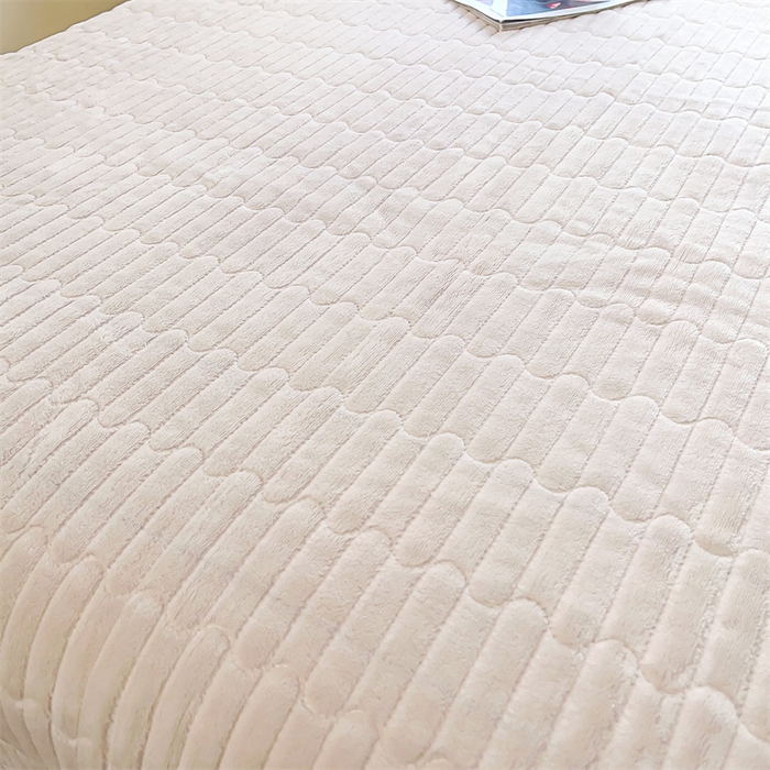 91家纺网 家纺一手货源 找家纺 木兰花 2025新款纯色雕花全消光牛奶绒 床盖款四件套-玫瑰花园系列 玫瑰花园 粉玉