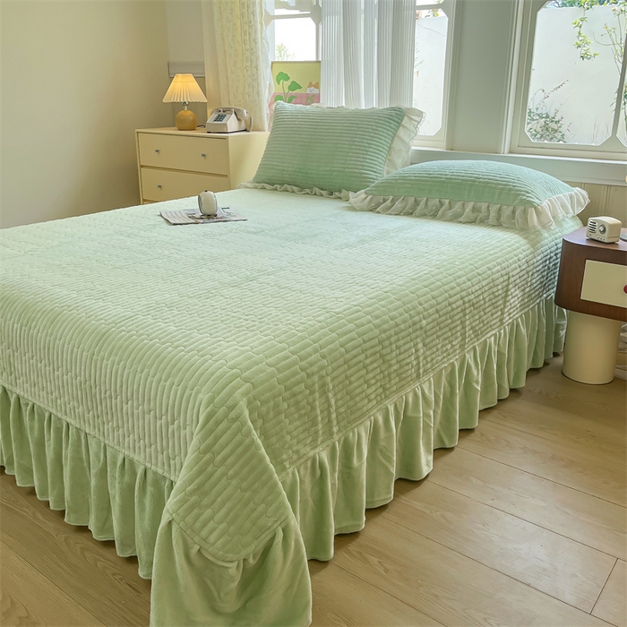 91家纺网 家纺一手货源 找家纺 木兰花 2025新款纯色雕花全消光牛奶绒 床盖款四件套-玫瑰花园系列 玫瑰花园 香草绿