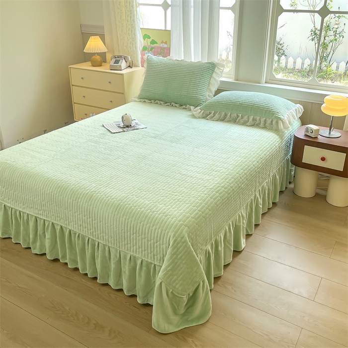 91家纺网 家纺一手货源 找家纺 木兰花 2025新款纯色雕花全消光牛奶绒 床盖款四件套-玫瑰花园系列 玫瑰花园 香草绿