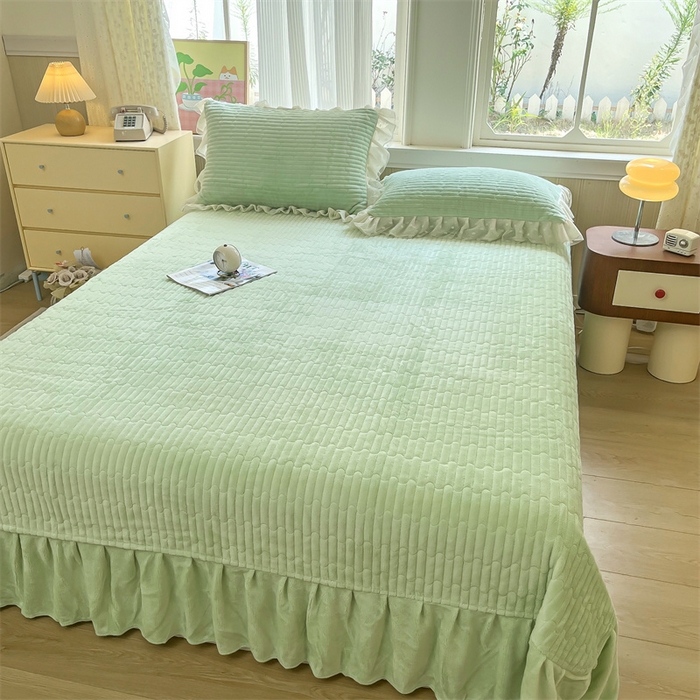 91家纺网 家纺一手货源 找家纺 木兰花 2025新款纯色雕花全消光牛奶绒 床盖款四件套-玫瑰花园系列 玫瑰花园 香草绿